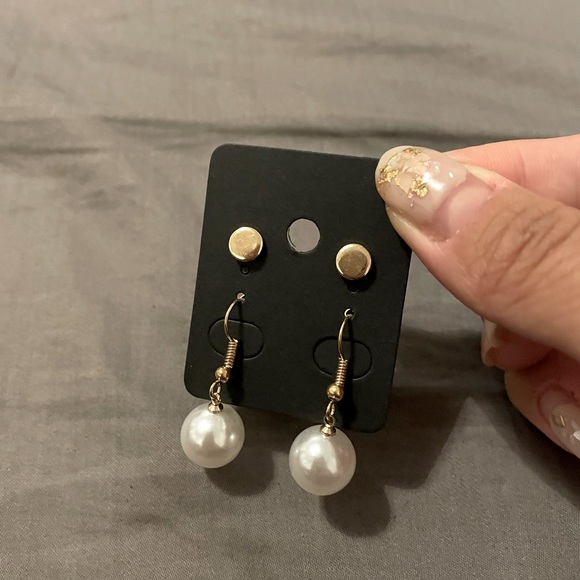 2-pair big pearl earrings set - Picture 2 of 3